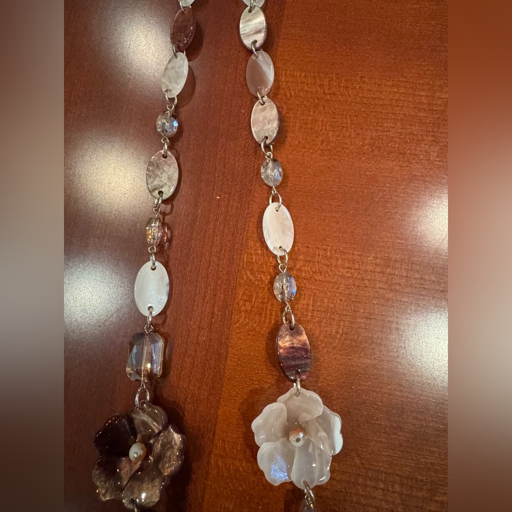Beautiful flowers design long necklace. Brand new with tags. - Picture 6 of 8